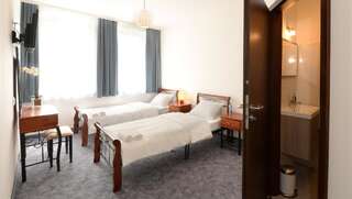 Отель Hotel-s Kelman Nowa Sól Нова-Суль Двухместный номер с 2 отдельными кроватями-1